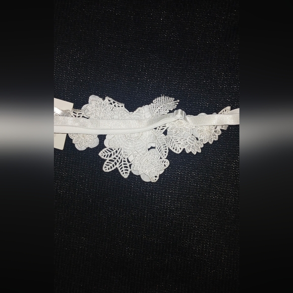 🤍 White Bridial Acessory Floral Garter  (adjustable) - Picture 2 of 5